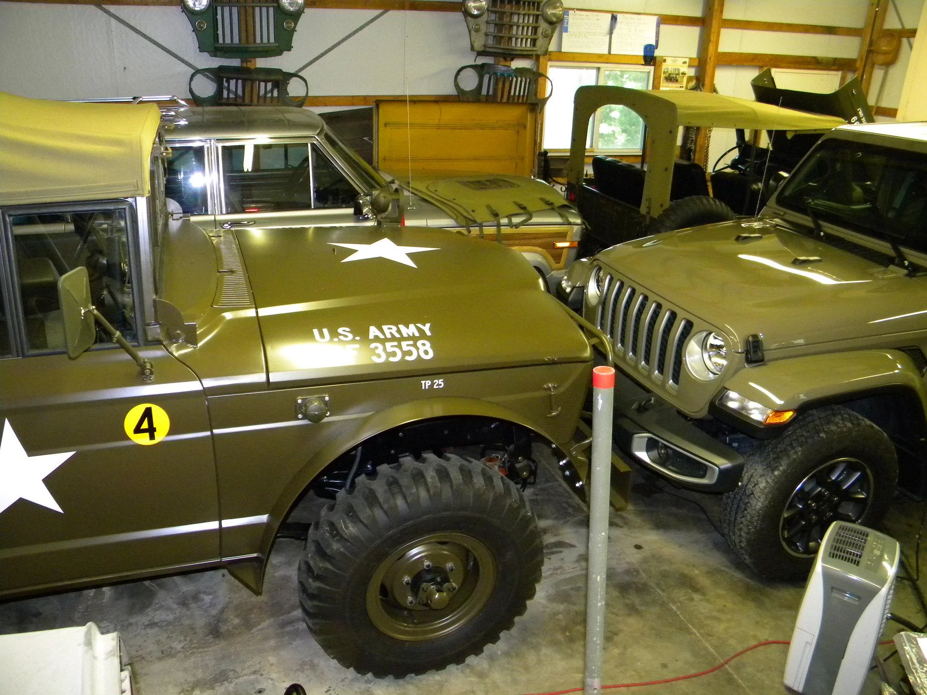 Jeep Gladiator Photo challenge.. Show me your Gladiator in your garage. DSCN5059