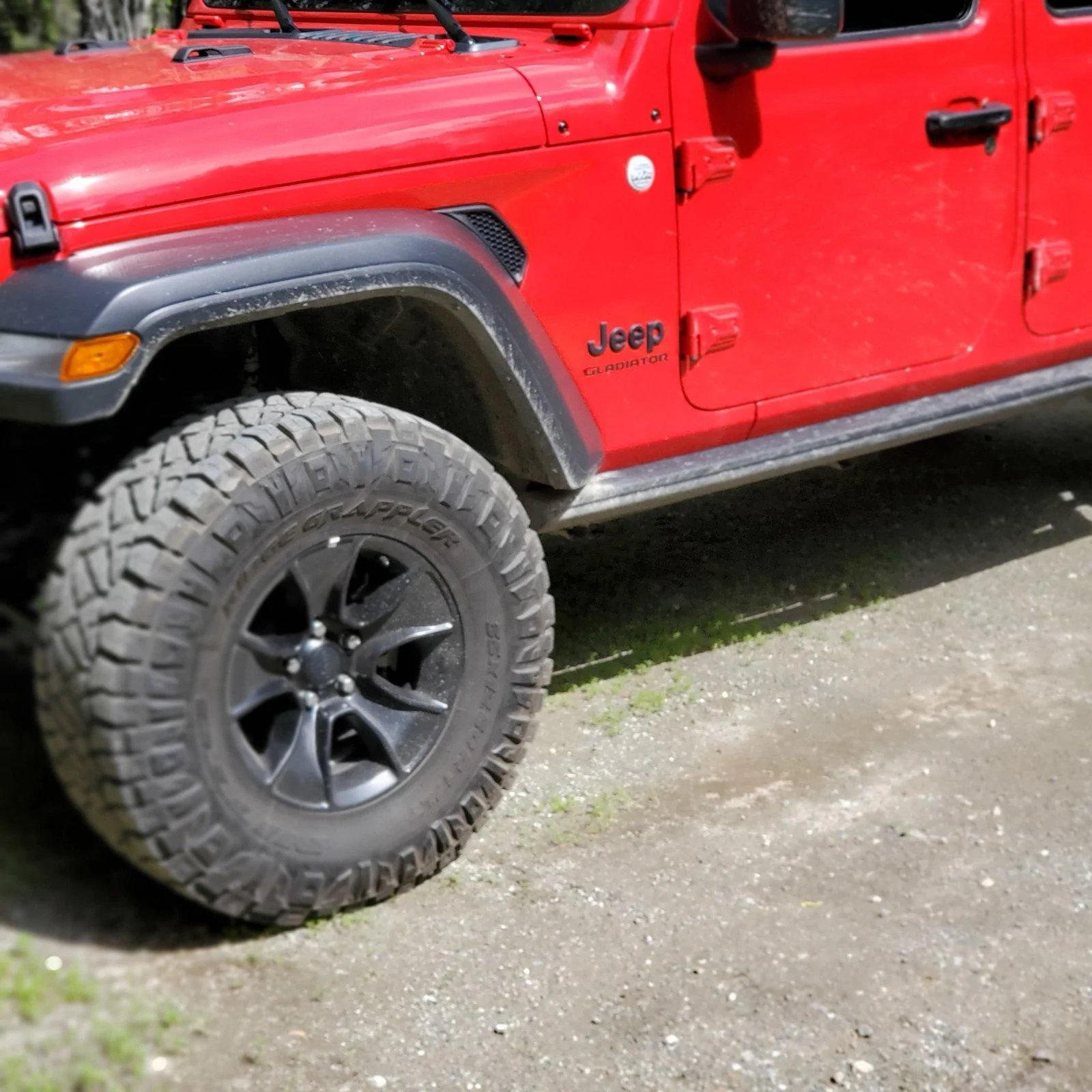 Jeep Gladiator Let's see 'em - Larger tires on Sport S wheels 20200624_144947