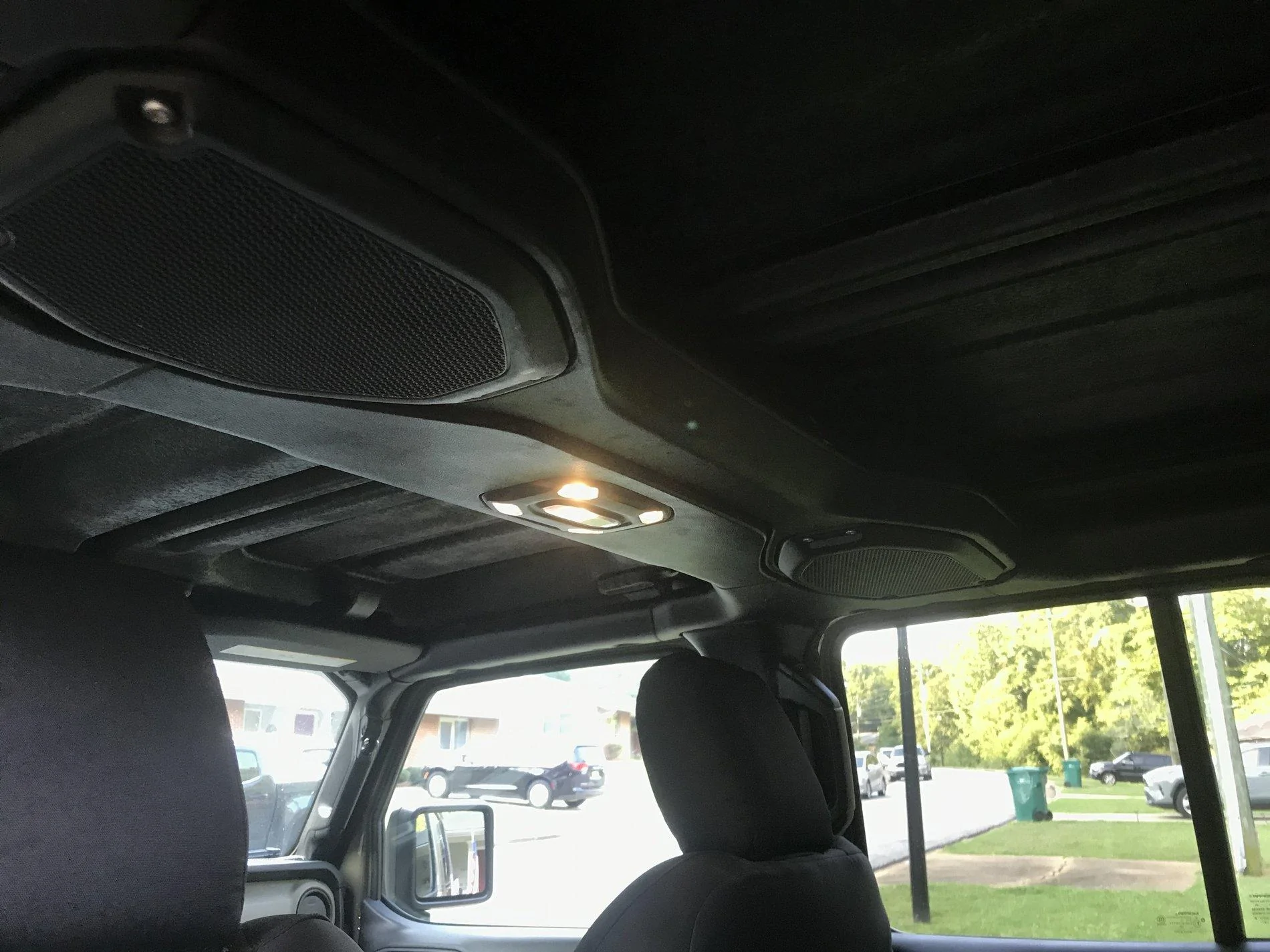 Jeep Gladiator Paint inside of freedom top 4C6CDF02-2DE5-47CE-8A8F-2CA9713773C3