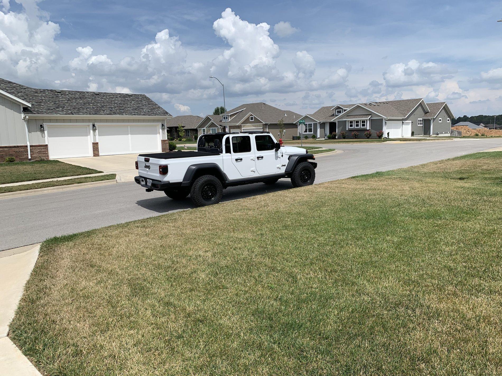 Jeep Gladiator Bunchahoopla White Sport Build DA42865F-6119-48F1-9910-9932D457FE95