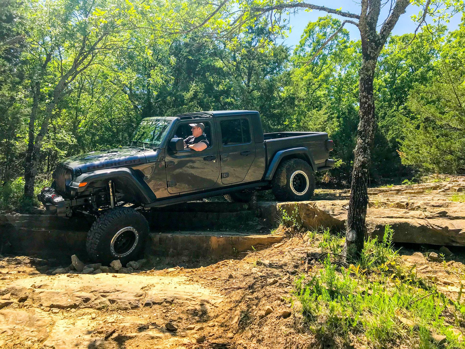 Jeep Gladiator Metal Cloak vs. Clayton IMG_4851
