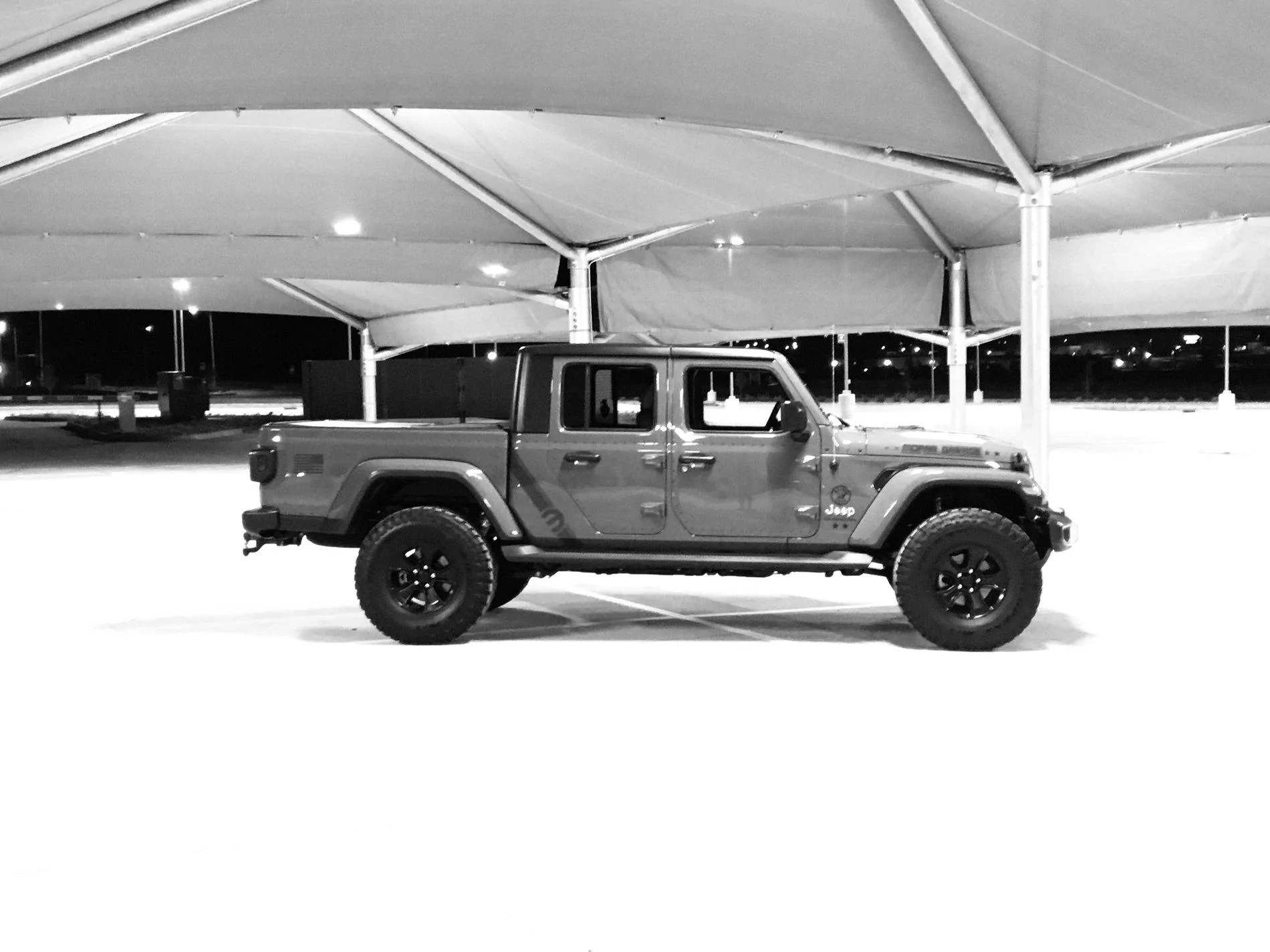Jeep Gladiator How Does your Gladiator look in black and white photography? IMG_E2852[1]