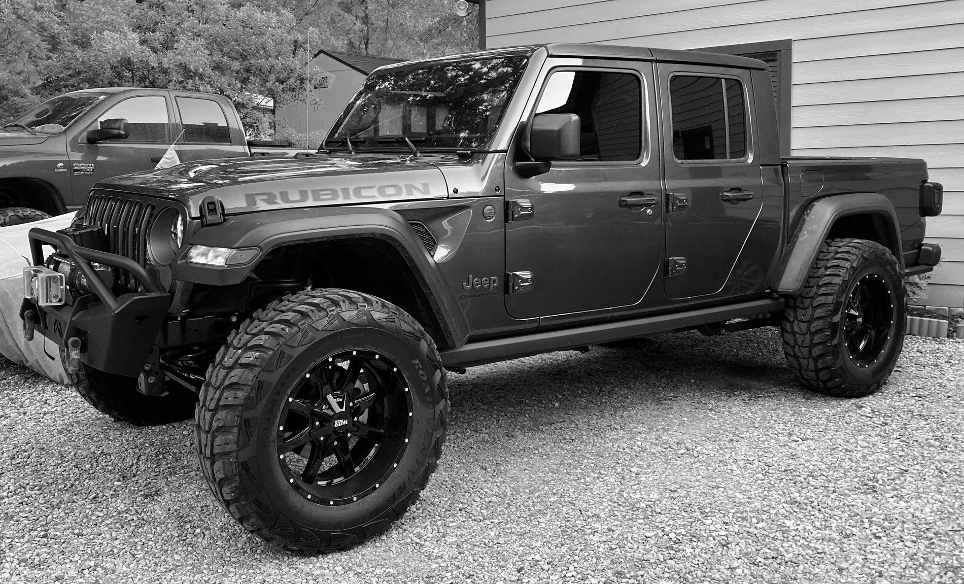 Jeep Gladiator How Does your Gladiator look in black and white photography? IMG_1942