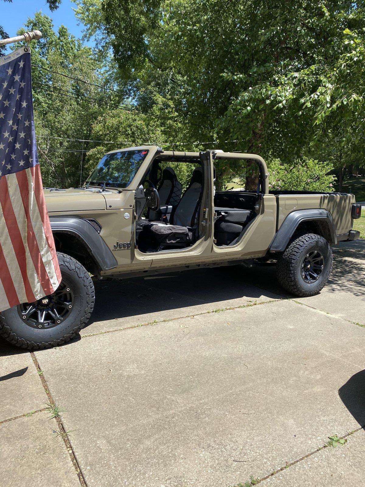 Jeep Gladiator GATOR Gladiator JT Club 7F547873-F4B2-48BD-B406-D35AA066A1C2
