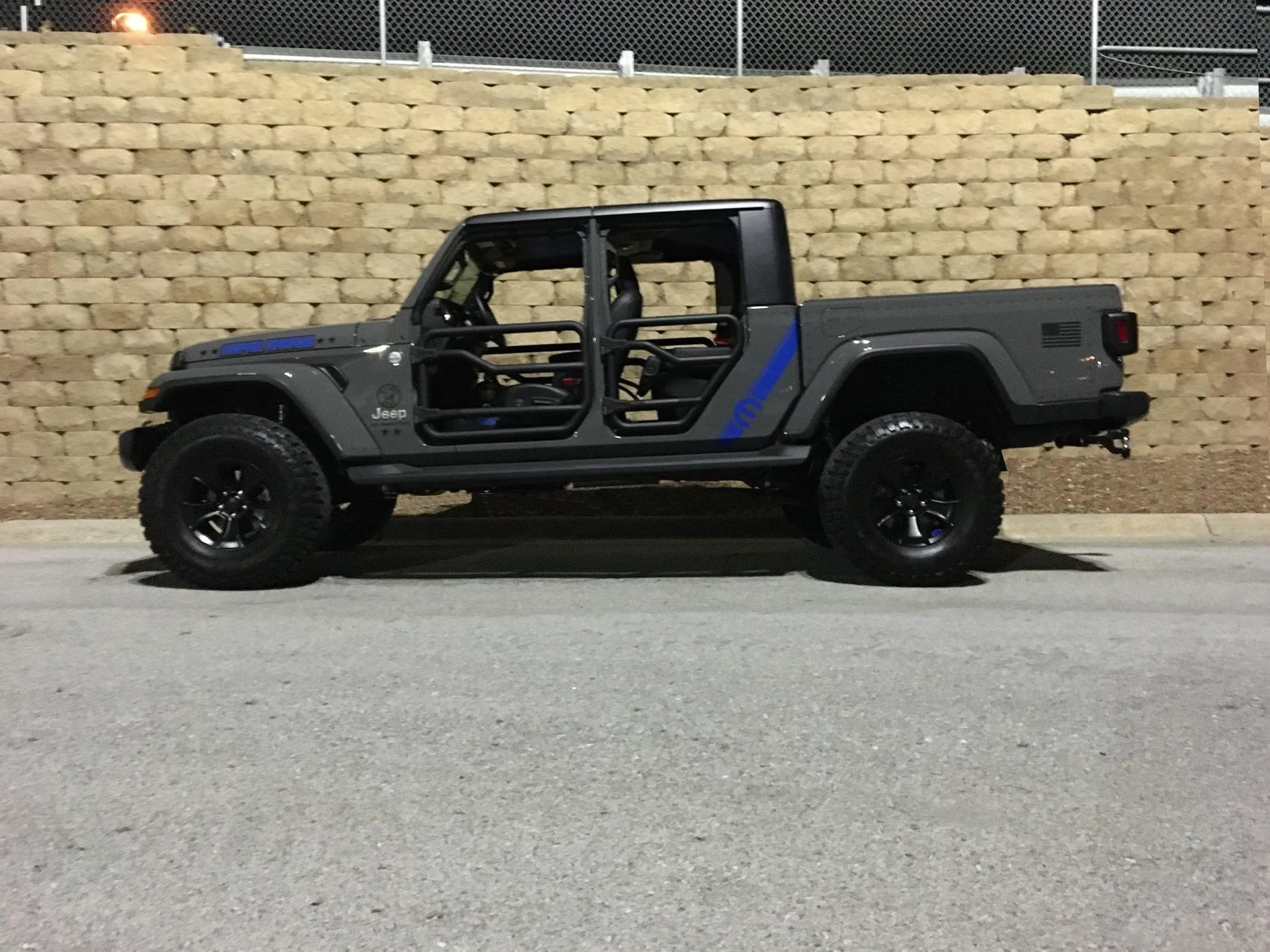 Jeep Gladiator Anyone have pics of your gladiator where the back is higher than the front? IMG_2937[1]
