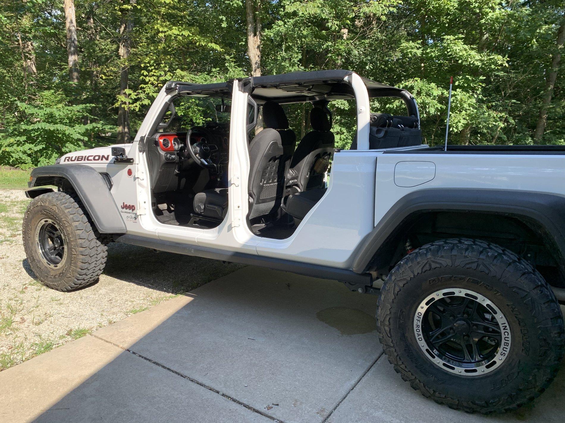 Jeep Gladiator Anyone have pics of your gladiator where the back is higher than the front? FC9E89C4-9130-45DE-9931-A3CC058A324B
