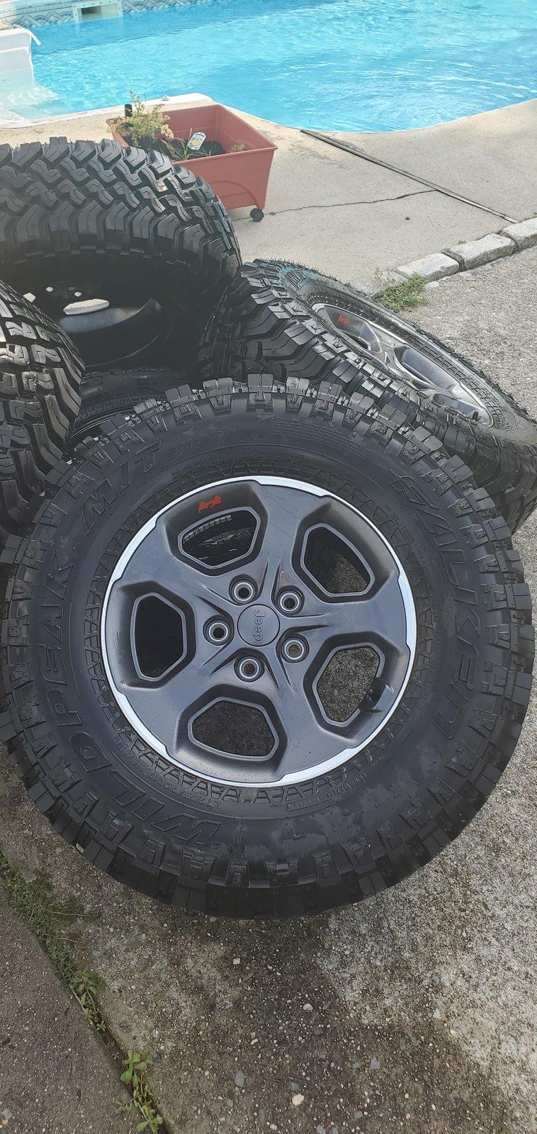 Jeep Gladiator F/S Rubicon wheels w/ Falken Wildpeak MT 20200723_083638