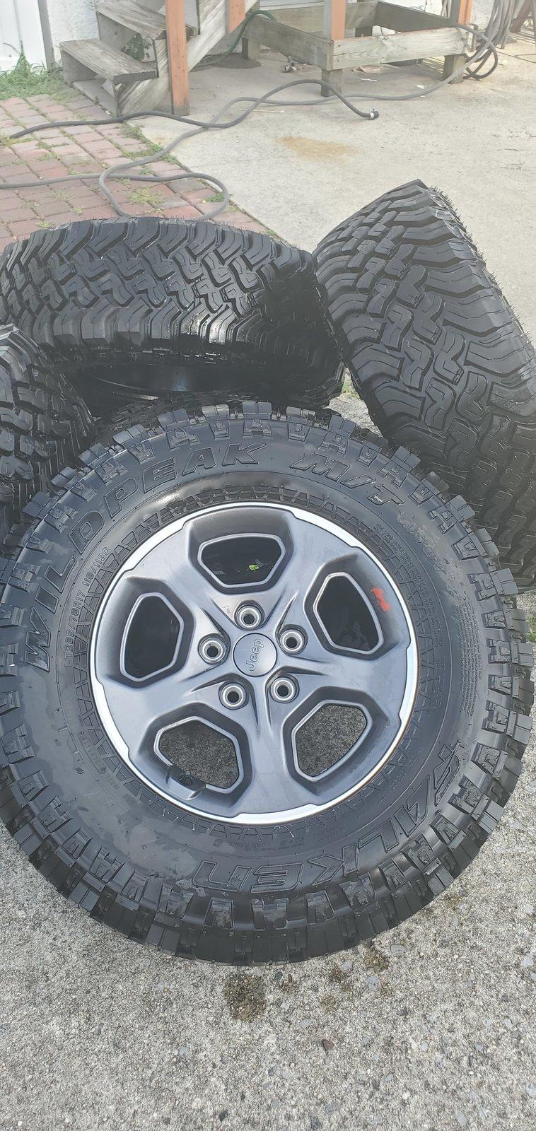 Jeep Gladiator F/S Rubicon wheels w/ Falken Wildpeak MT 20200723_083647