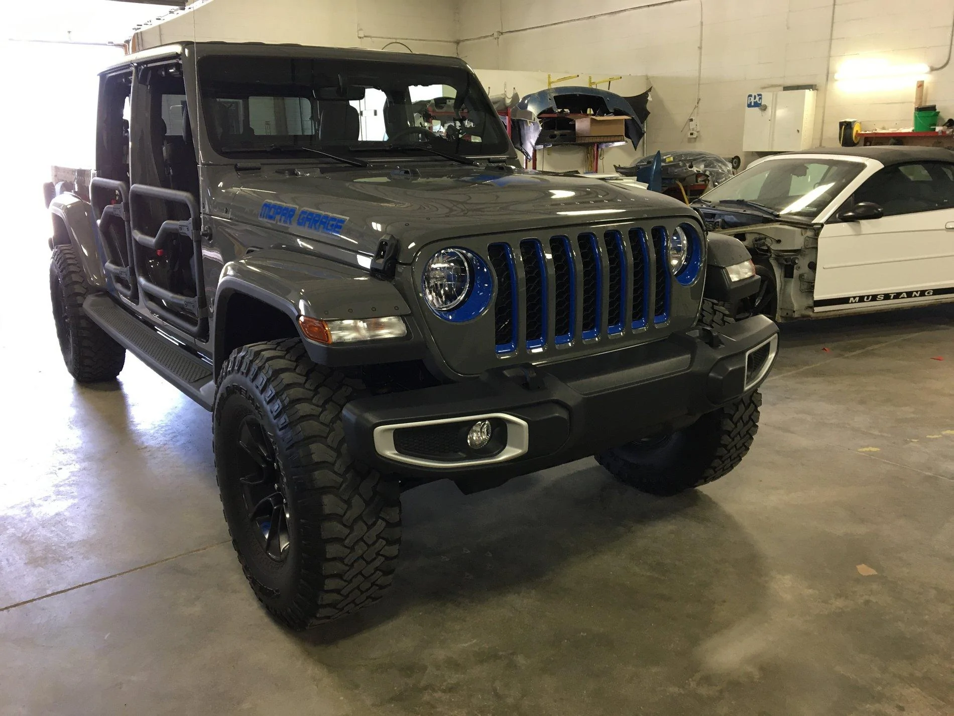 Jeep Gladiator Factory Paint Colors - Trim/Logos IMG_2936[1]