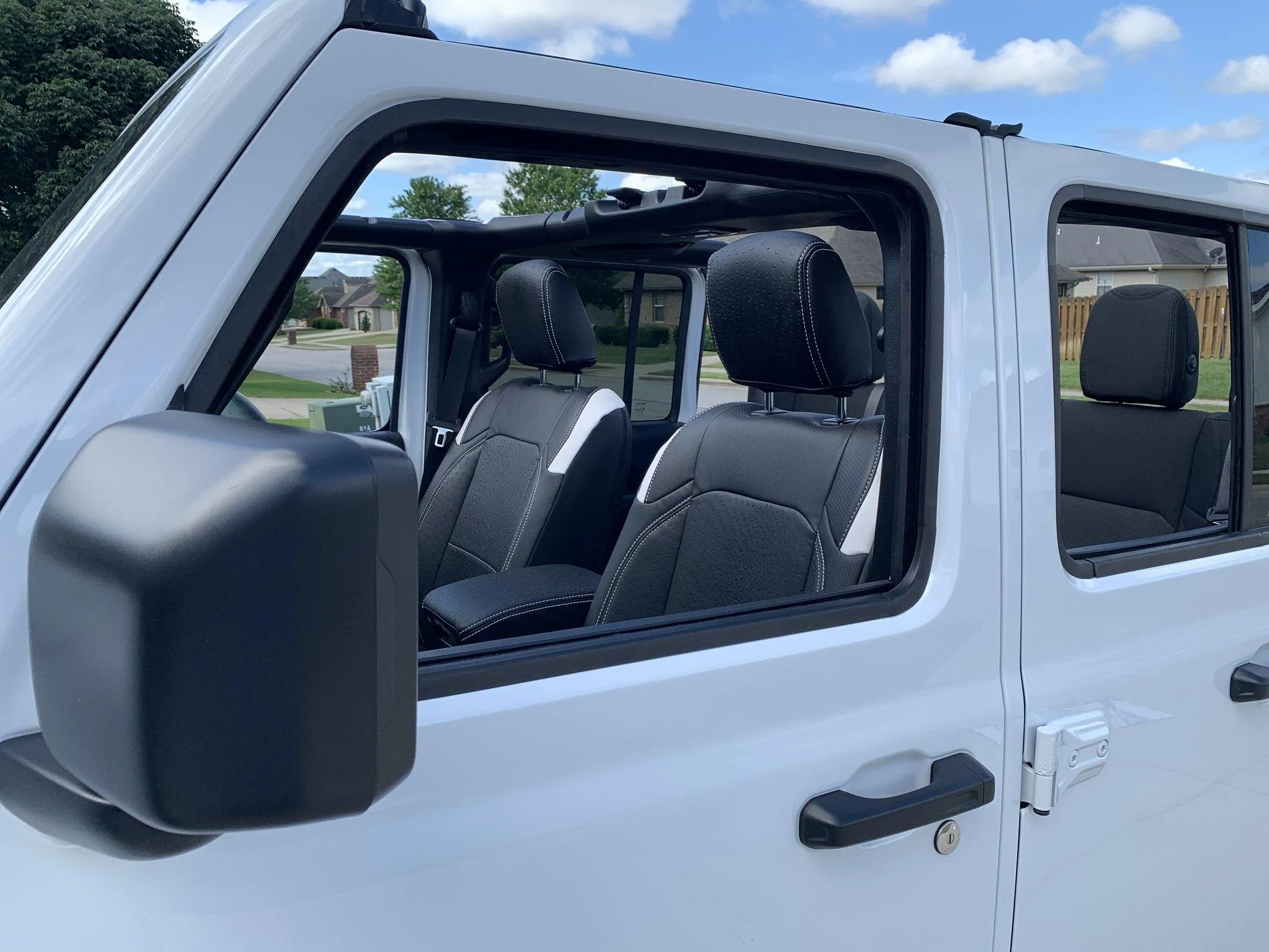 Jeep Gladiator Bunchahoopla White Sport Build imag