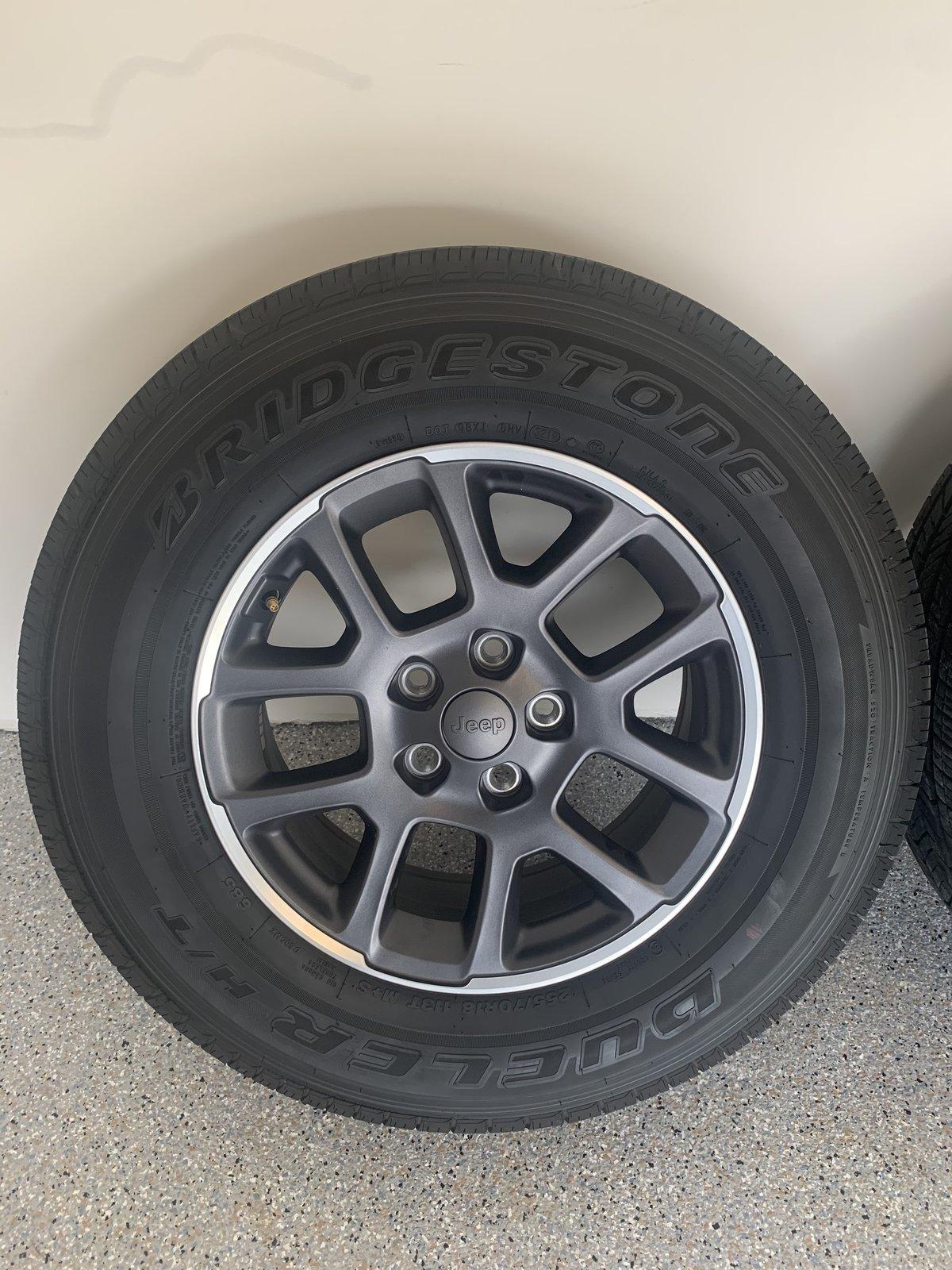 Jeep Gladiator Overland wheels and tires W/ TPMS IMG_1435