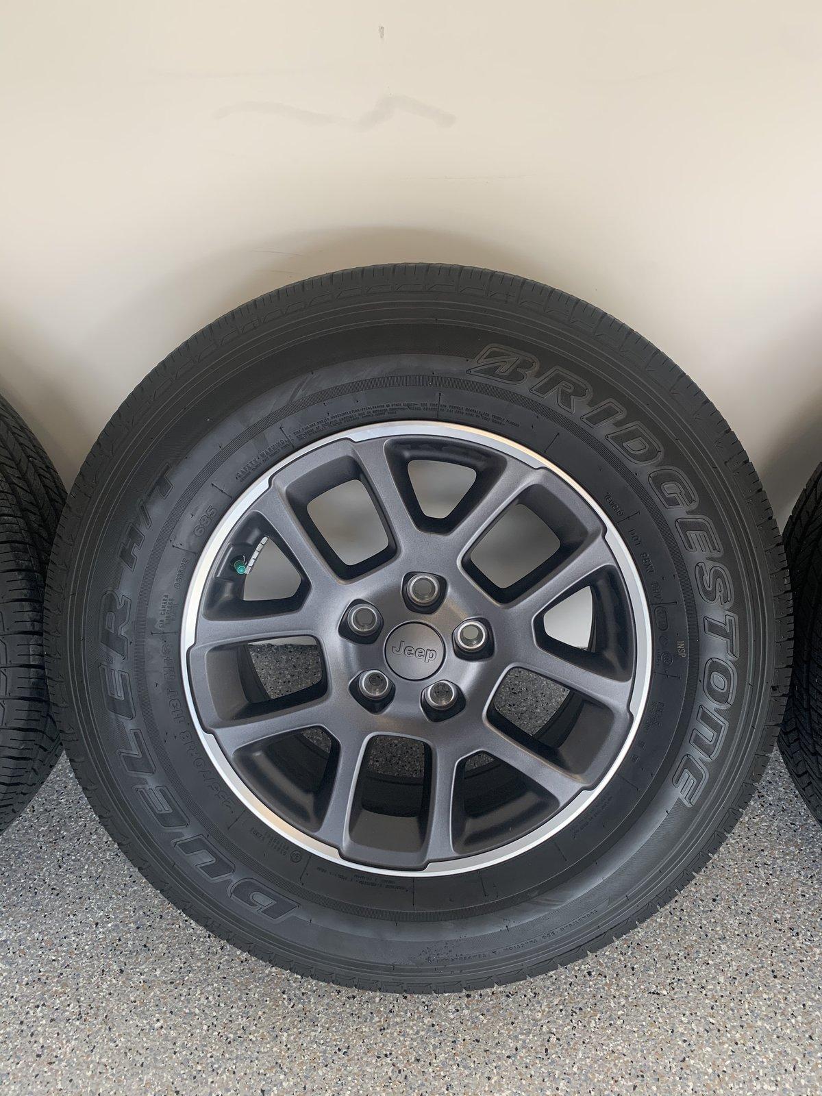 Jeep Gladiator Overland wheels and tires W/ TPMS IMG_1436
