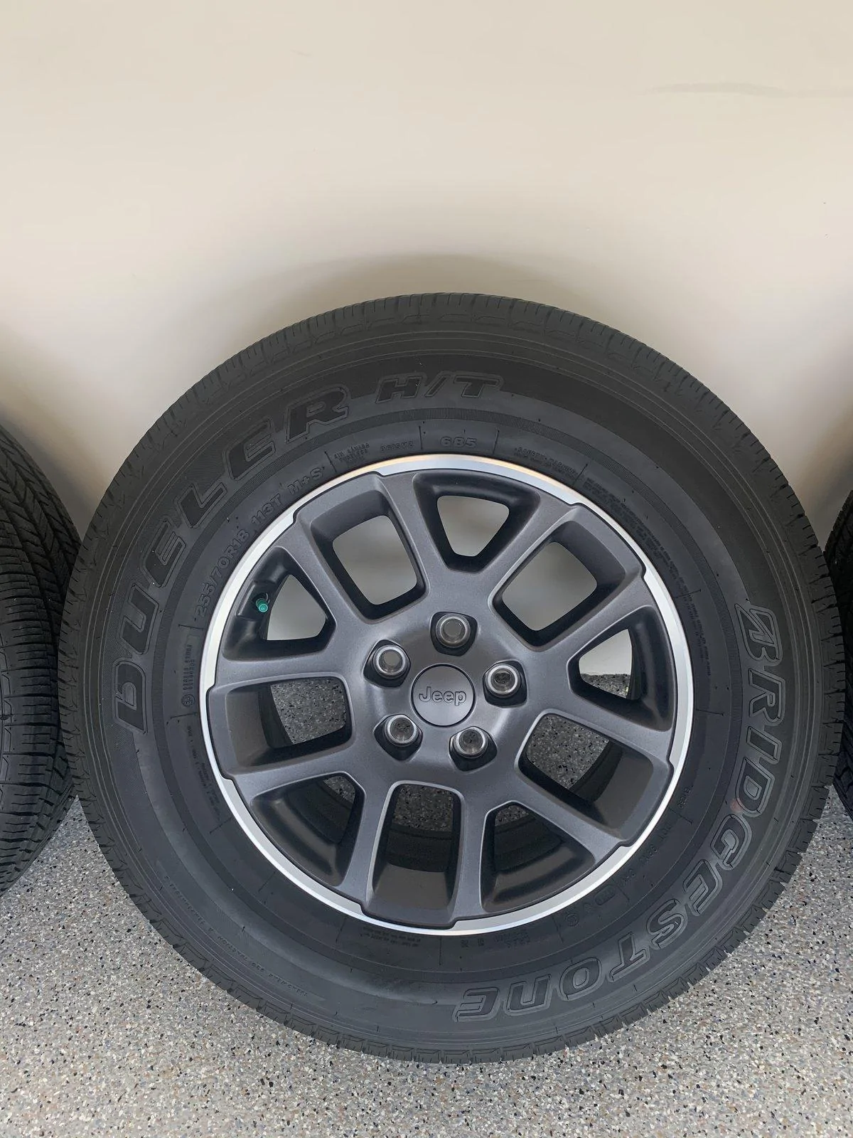 Jeep Gladiator Overland wheels and tires W/ TPMS IMG_1437