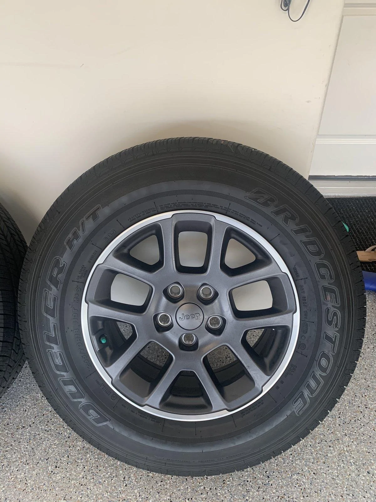 Jeep Gladiator Overland wheels and tires W/ TPMS IMG_1438