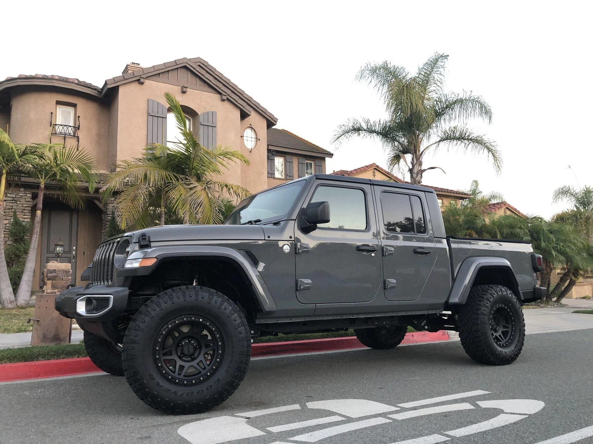 Jeep Gladiator Gladiators on Mopar 2" Lift Kit IMG_3680