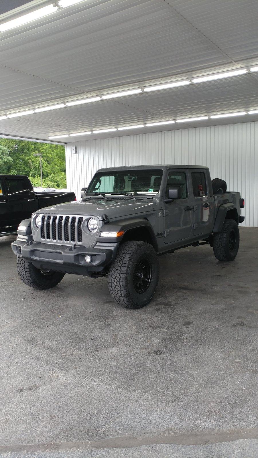 Jeep Gladiator Lets see all those Gladiators with lifts and bigger tires! 986208603