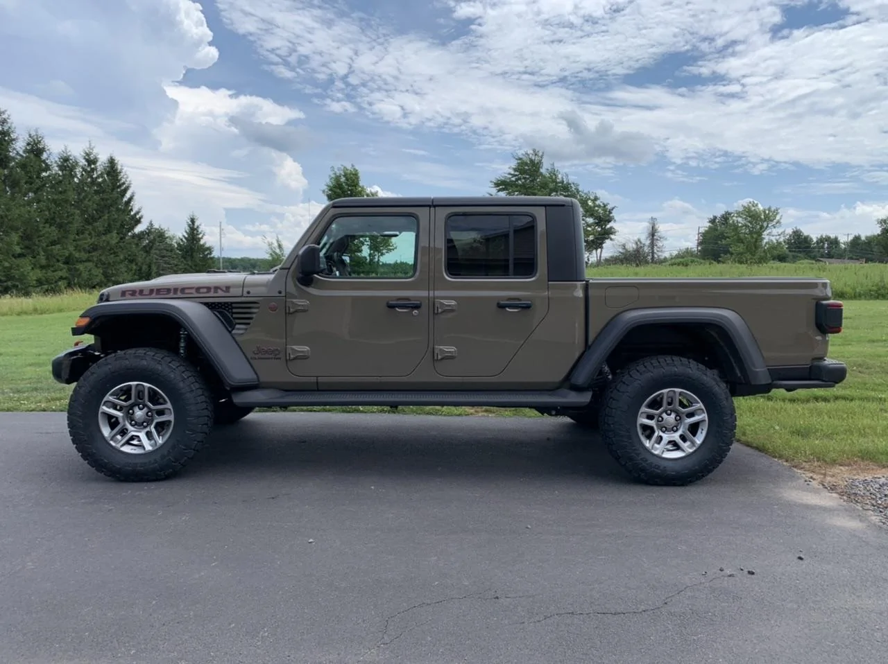 Jeep Gladiator Gladiators on Mopar 2" Lift Kit 10E67B54-F031-4F90-A522-52FCD534F936