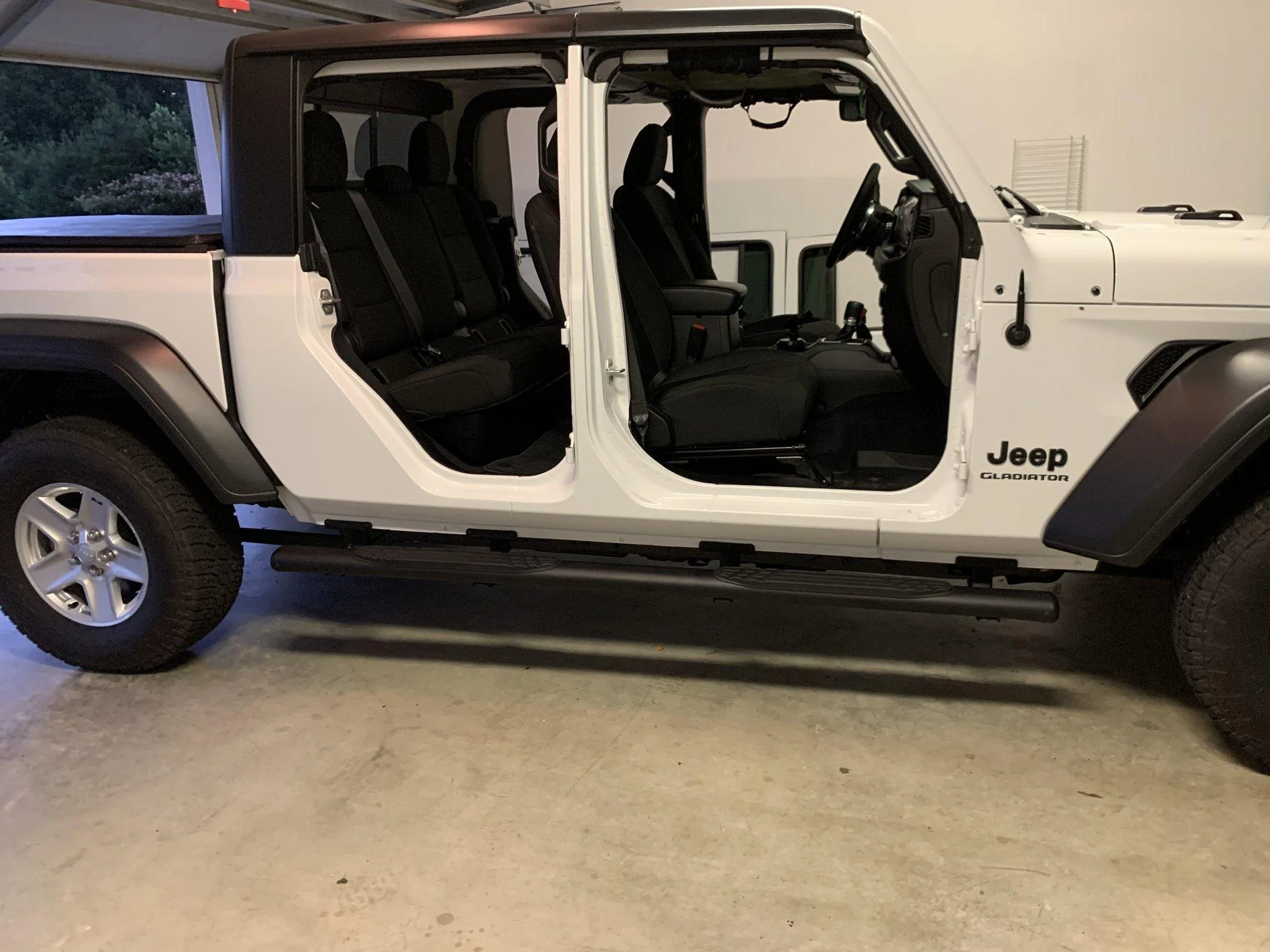 Jeep Gladiator BRIGHT WHITE Gladiator JT Club 0A6EDBA7-0145-42A3-AE24-A9F943329F73