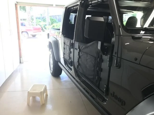 Jeep Gladiator Cheap tube doors 50C0EBDB-9A9E-4698-A629-19FE0CA4784B