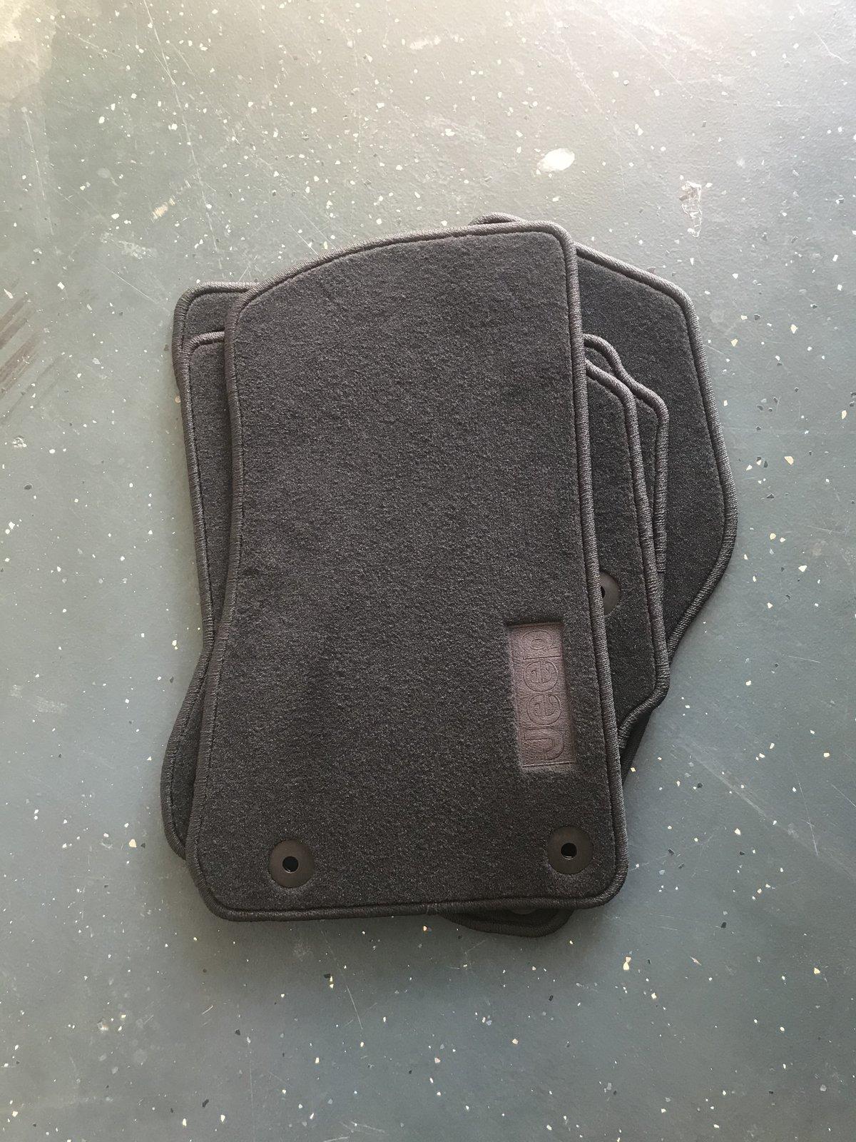 Jeep Gladiator OEM Carpet Floor Mats - $40 4C3DBF2B-E8B9-4FD3-B96D-9A748A84A75C