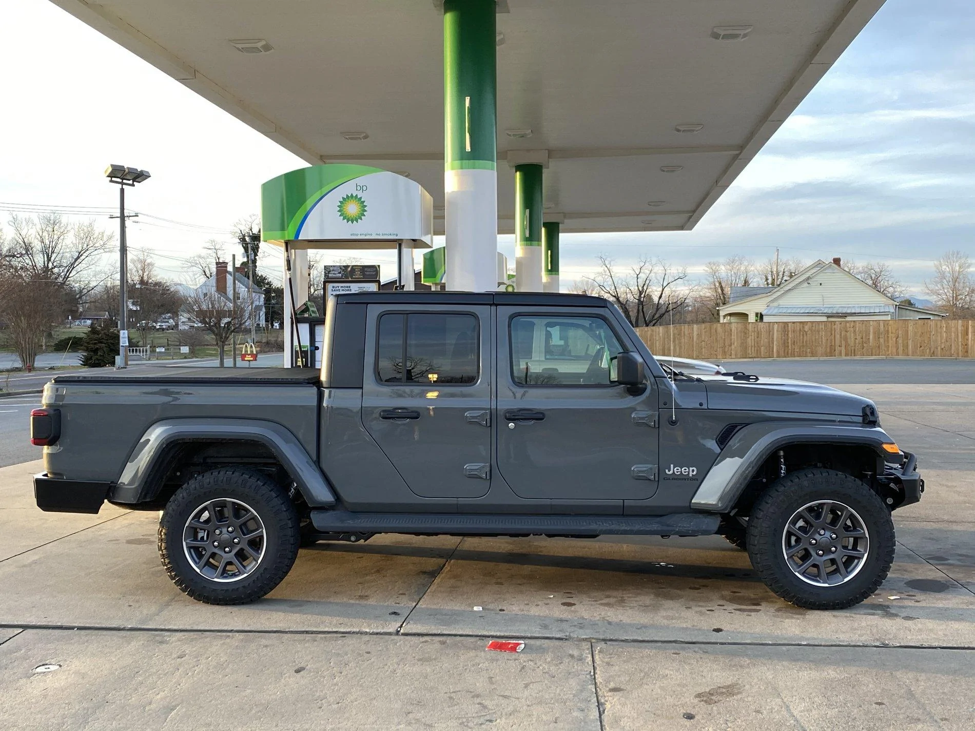 Jeep Gladiator Bumper with Bed Protection for Non Rubicon Trucks? 096142FA-18EE-4BE9-8494-482D5CF25FA9