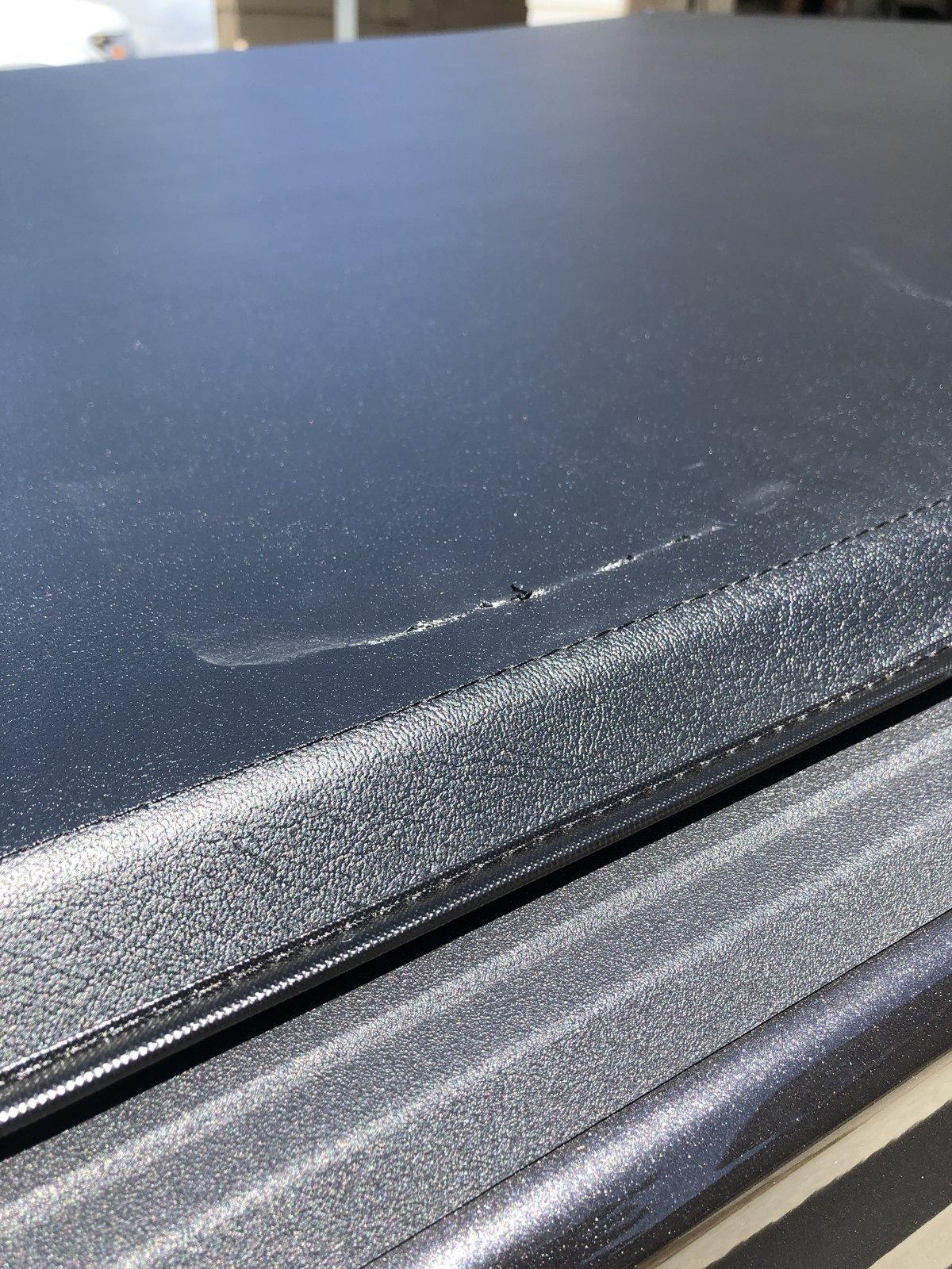 Jeep Gladiator OEDRO Soft Tri-Fold Tonneau Cover ED6477F1-5B44-4E19-BBCF-609889FE4000
