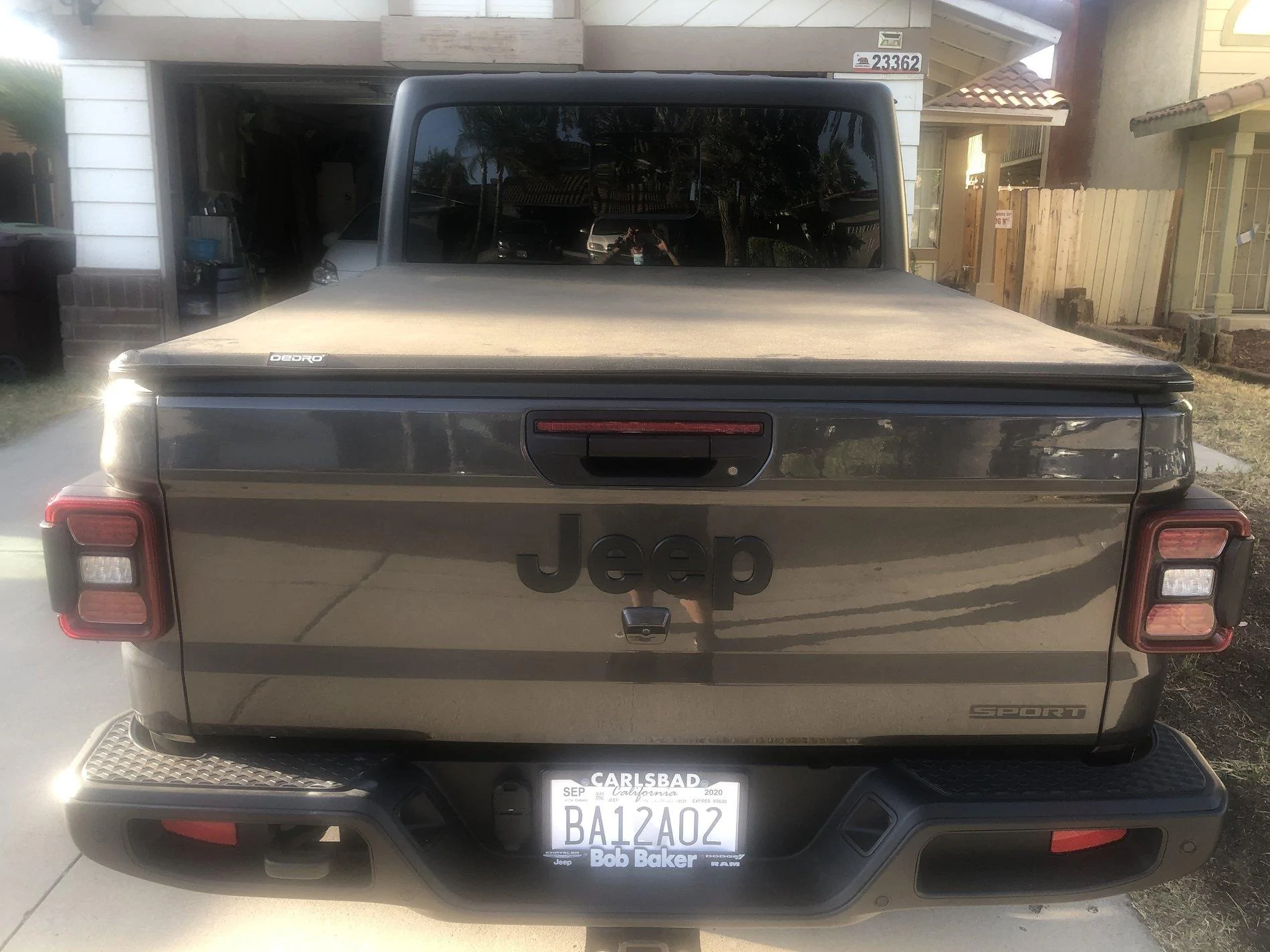 Jeep Gladiator OEDRO Soft Tri-Fold Tonneau Cover imag