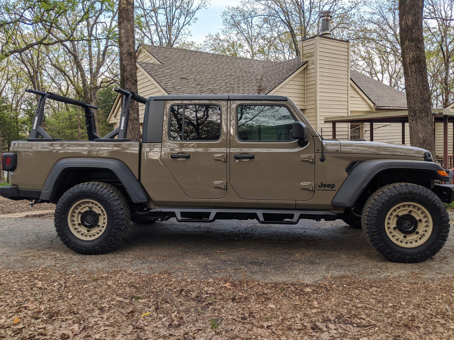Jeep Gladiator Yakima Overhaul HD with 60 inch crossbars IMG_20200318_174949