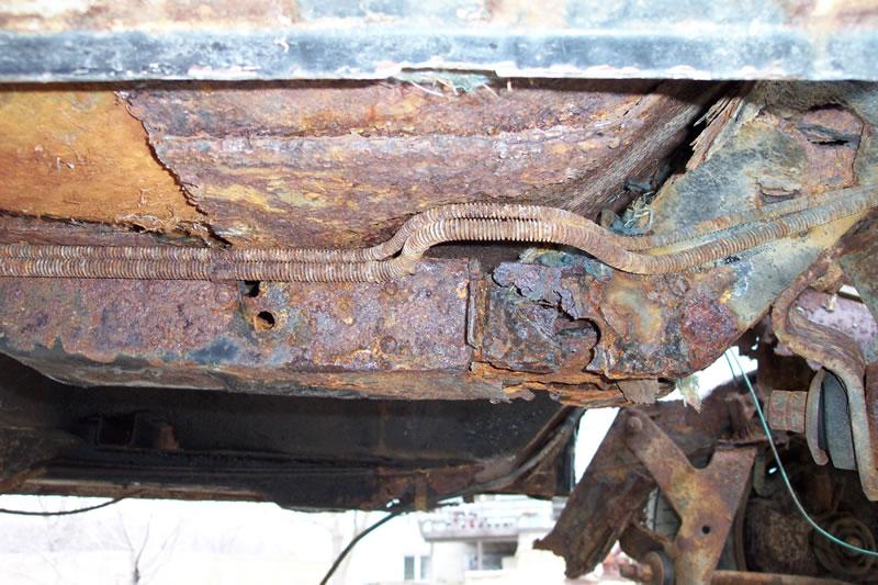 Jeep Gladiator Frame rust. rusted-sx4-023