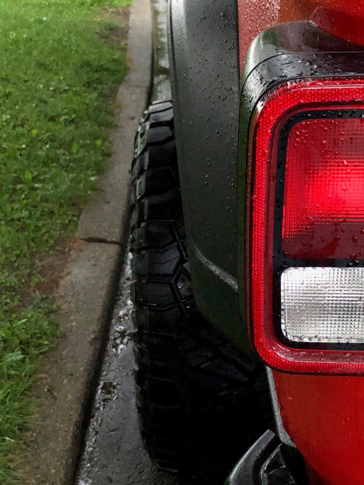 Jeep Gladiator Skunk Ape Build tire new2