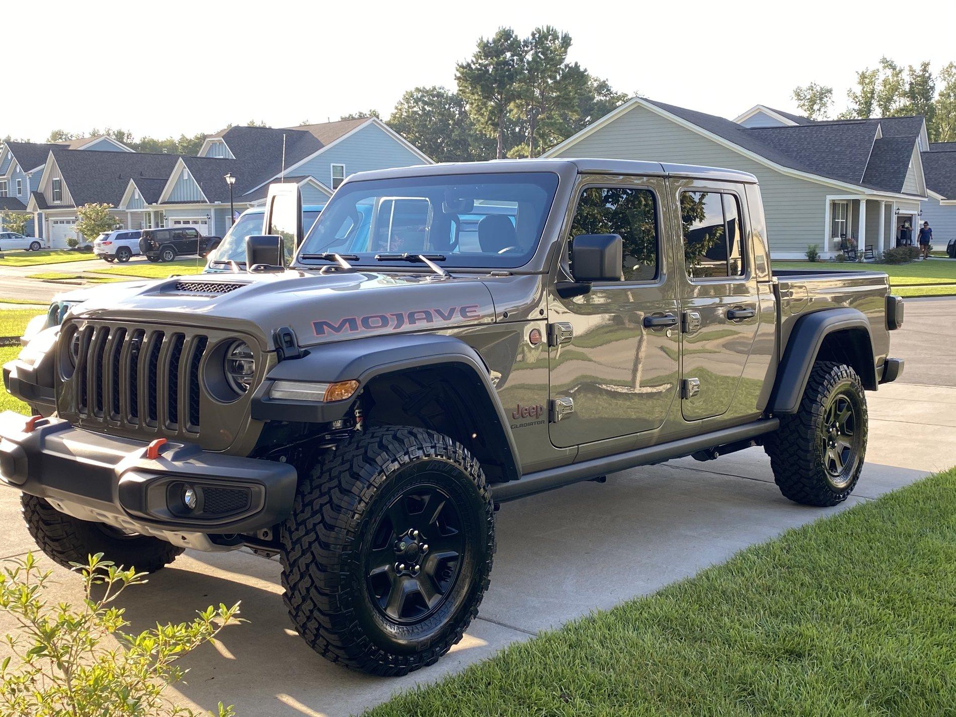 Jeep Gladiator MOJAVE Edition Gladiator JT Club 63FCEA08-ED99-4BA0-81BD-269442CFD48C