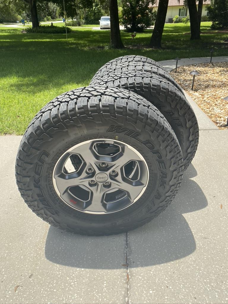 Jeep Gladiator Gladiator Rubicon Wheels/Tires B5624C2D-BC94-4A02-BC5A-AAFA9E408BDC_1_105_c