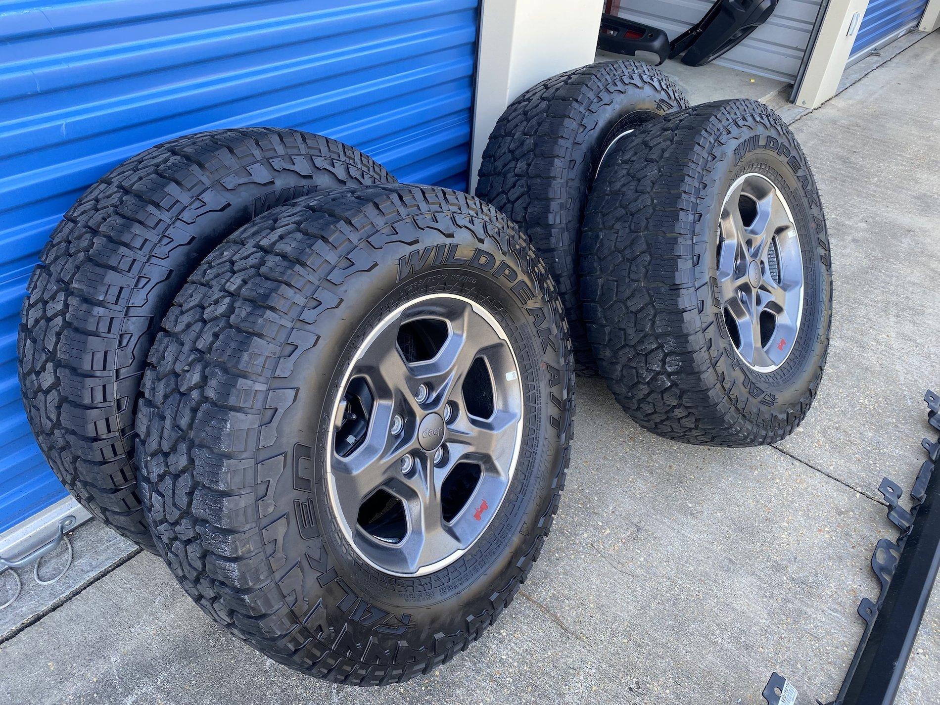 Jeep Gladiator Rubicon stock wheels and tires, spare included IMG_1250