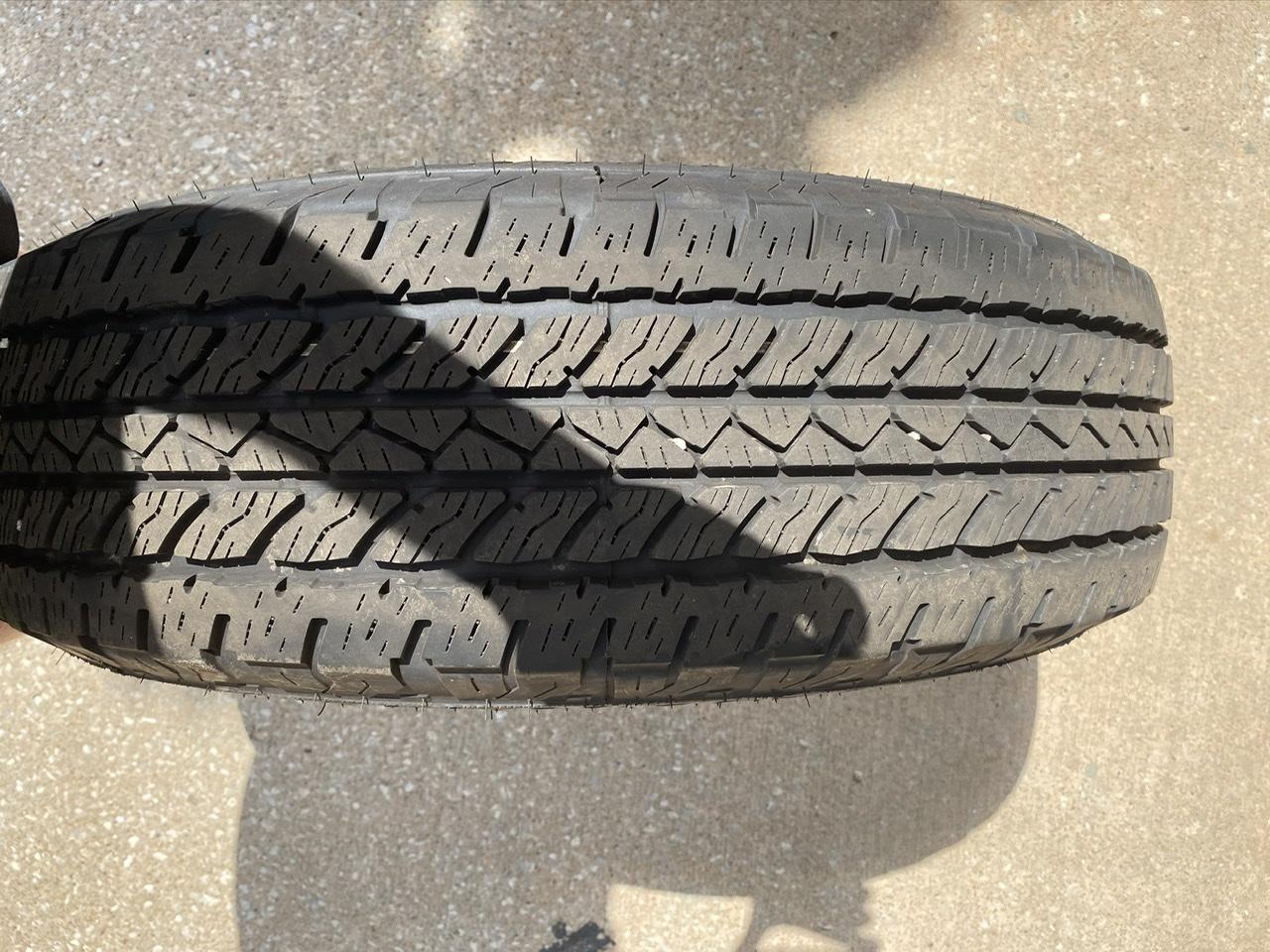 Jeep Gladiator Bridgestone dueler AT from sport S  $200 43400888-B4CD-4A2D-AEE5-3D103B1701E0