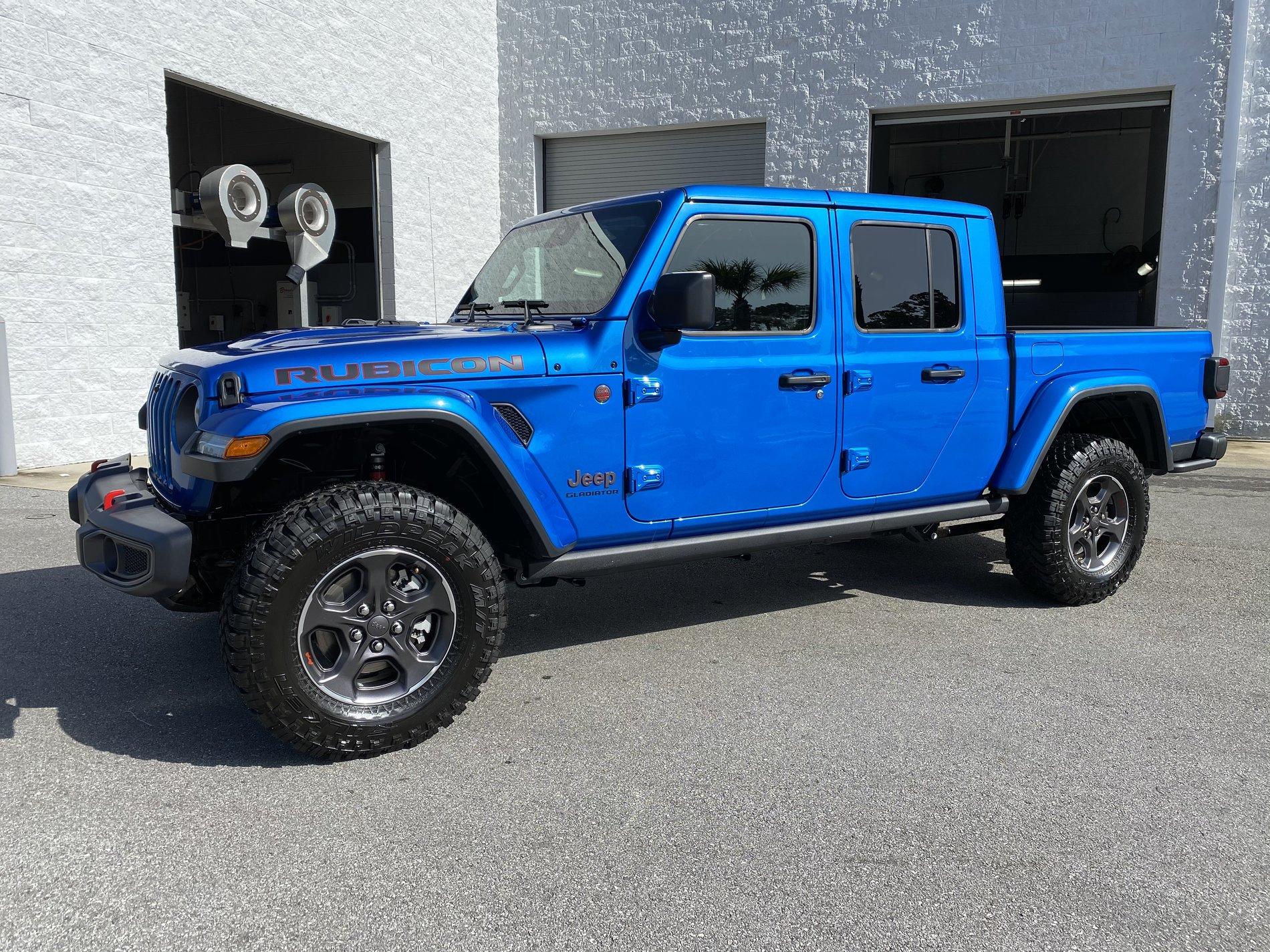 Jeep Gladiator HYDRO BLUE PEARL Gladiator JT Club 8FE69904-40D9-403D-8DB5-098C3DDE857A