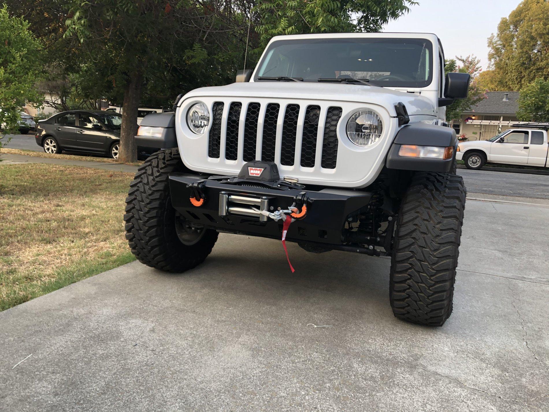 Jeep Gladiator Greg’s white JT max tow CFE305AF-6367-4BE6-A168-A1995B638767