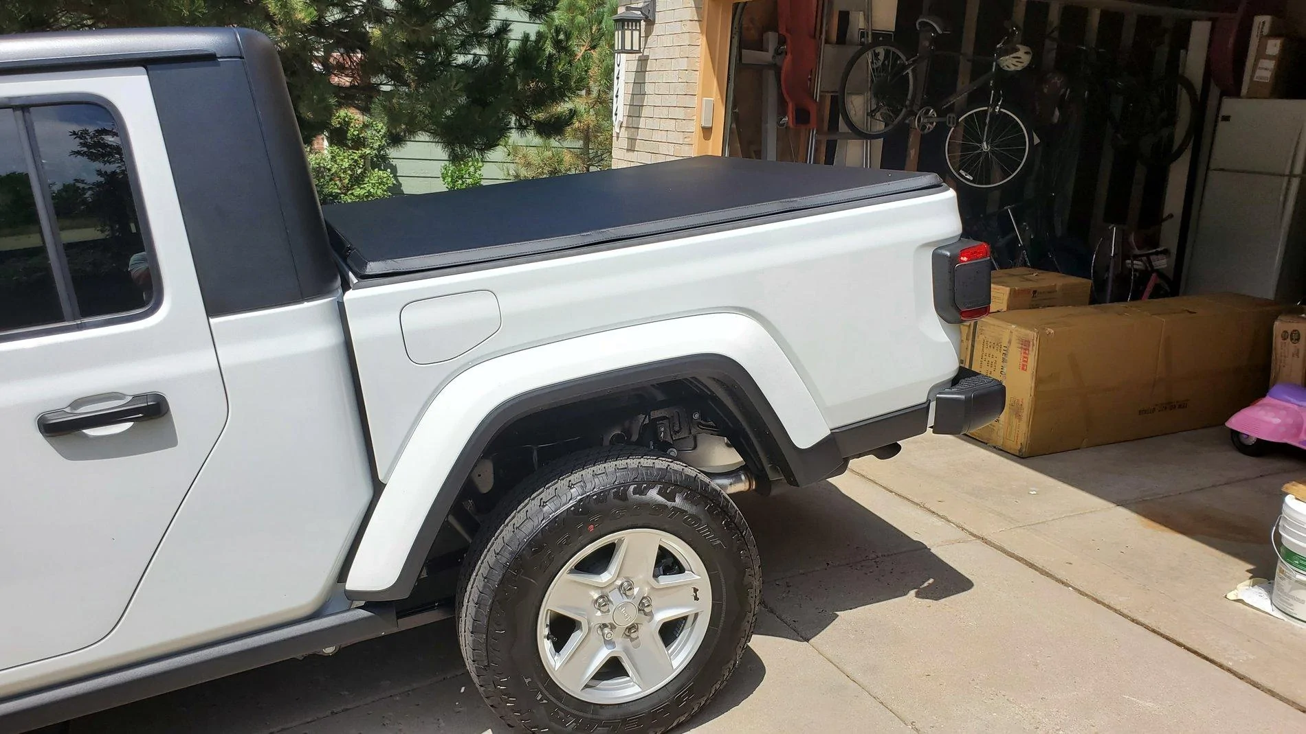 Jeep Gladiator Extang Trifecta vs Tyger Soft Tri Fold Bed Covers 20200731_142622