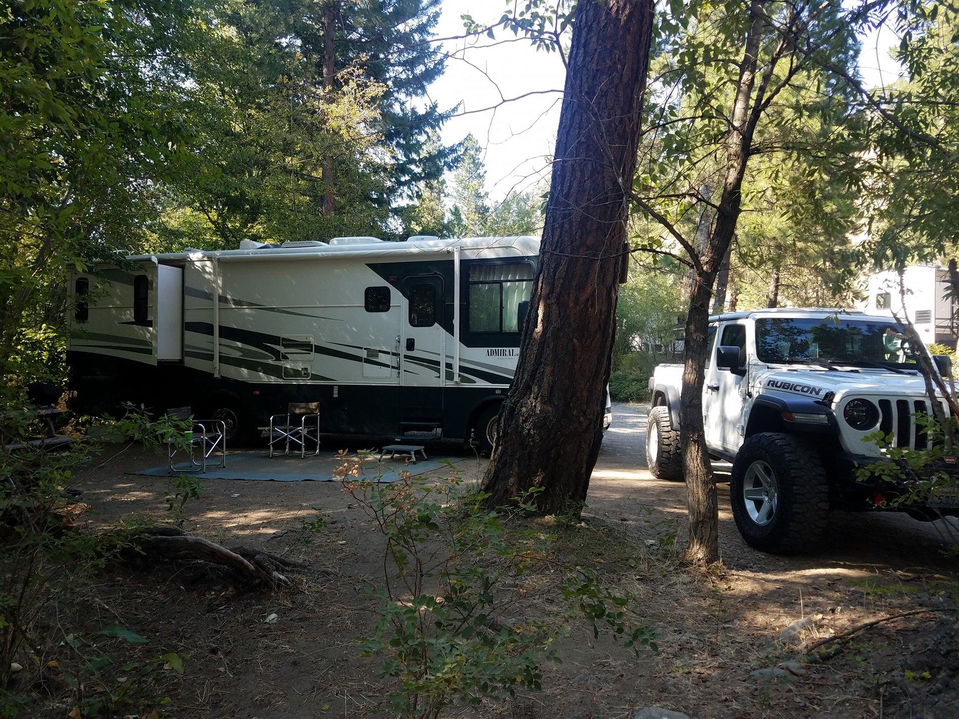 Jeep Gladiator Camping with your Gladiator elk ridge 13