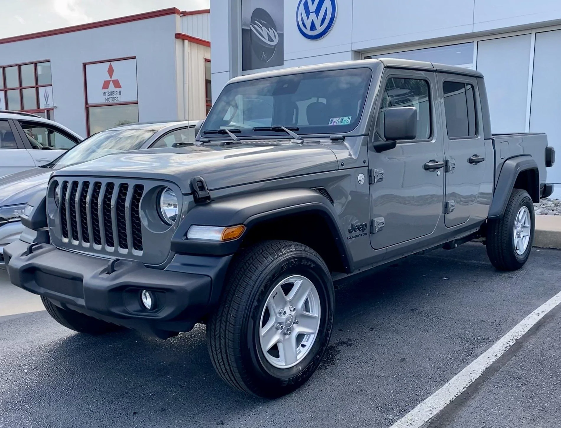 Jeep Gladiator BabblingBafoon's '20 Gladiator Sport S Sting Gray Build Thread My 2020 Jeep Gladiator Sport S in Sting Gray the day I bought it