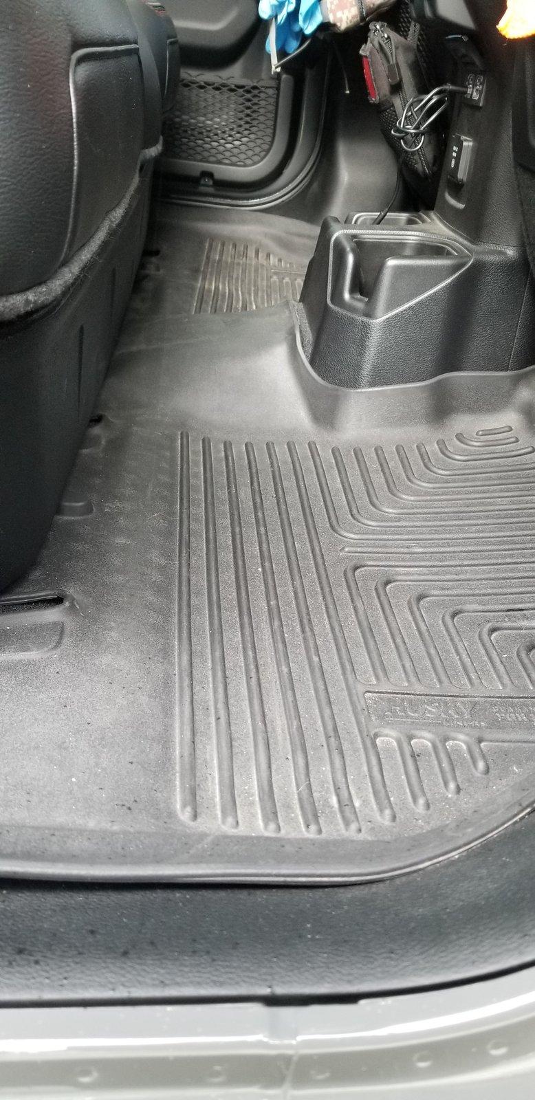 Jeep Gladiator JL floor mats = JT floor mats? 20200802_182706