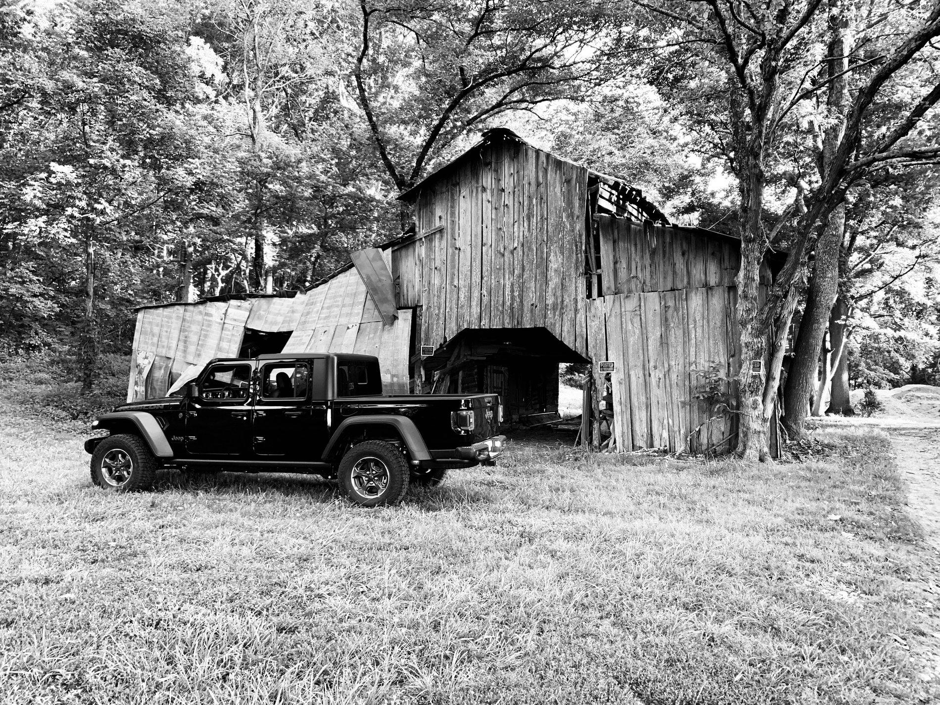 Jeep Gladiator How Does your Gladiator look in black and white photography? 26576589-83B1-465F-AFB5-87A11E8C72F9