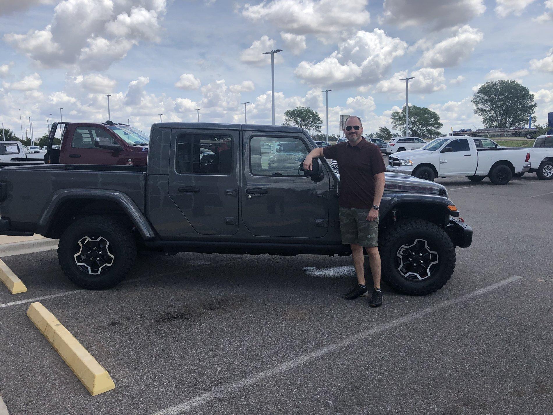 Jeep Gladiator STING GRAY Gladiator JT Club 70F3660C-8634-4A28-B31A-390CA5E968D7