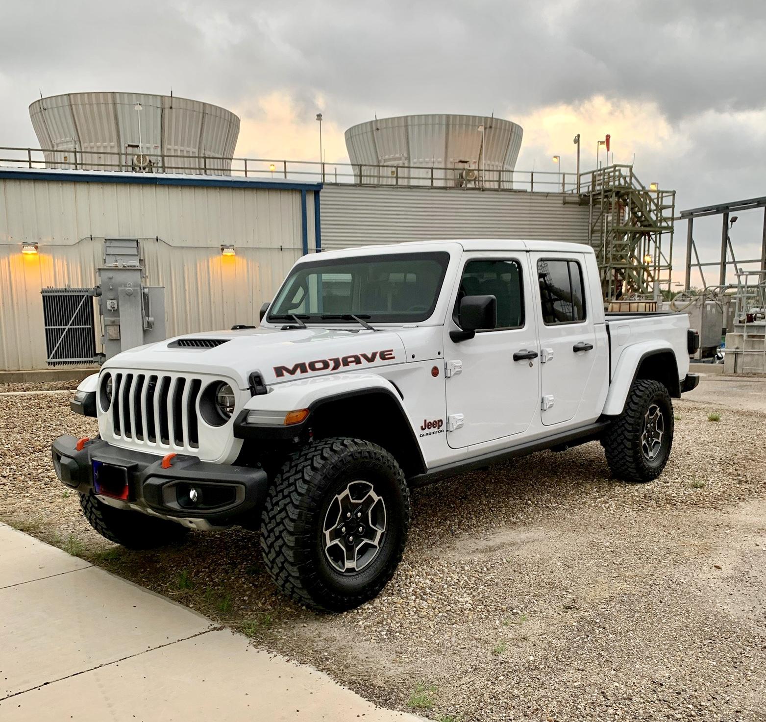 Jeep Gladiator BRIGHT WHITE Gladiator JT Club 83966EE5-0F79-4464-871D-DF4196CB2588