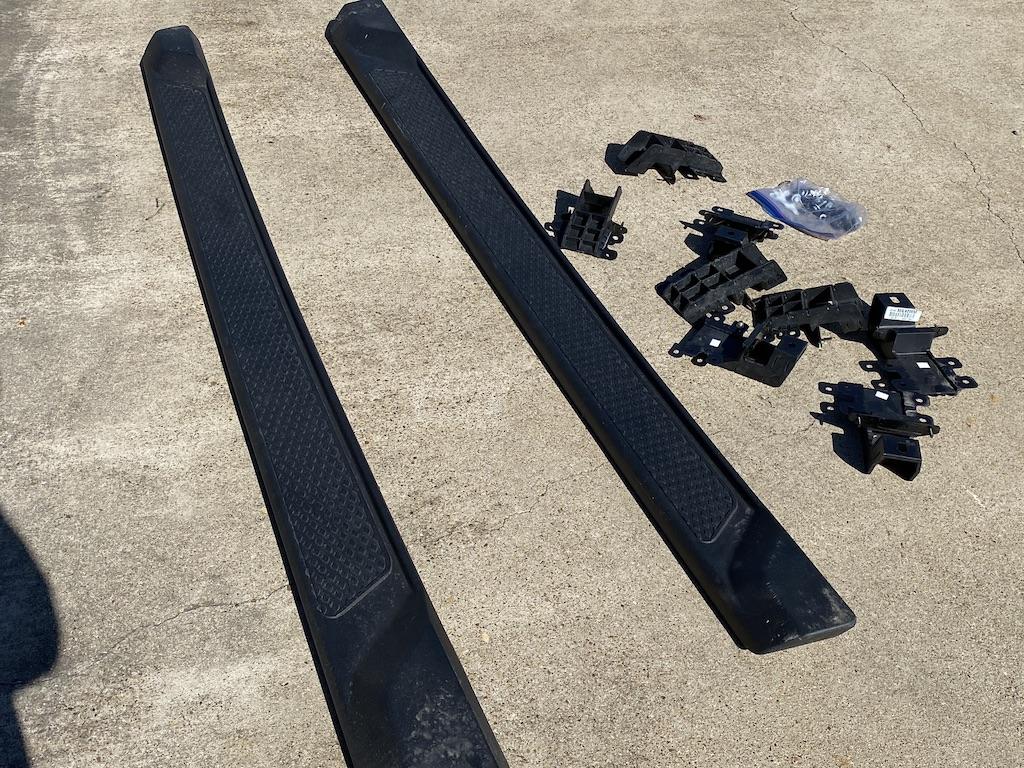 Jeep Gladiator JEEP GLADIATOR OEM RUNNING BOARDS 	 $200.00 plus shipping or will deliver if close F0F89A49-E4B3-4A41-AD5C-173B3F73A005_1_105_c