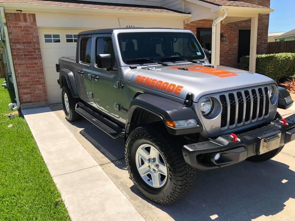Jeep Gladiator Tire Fitments on Sport S 072CCDB3-0F93-41BA-9EB8-8E0B44944516