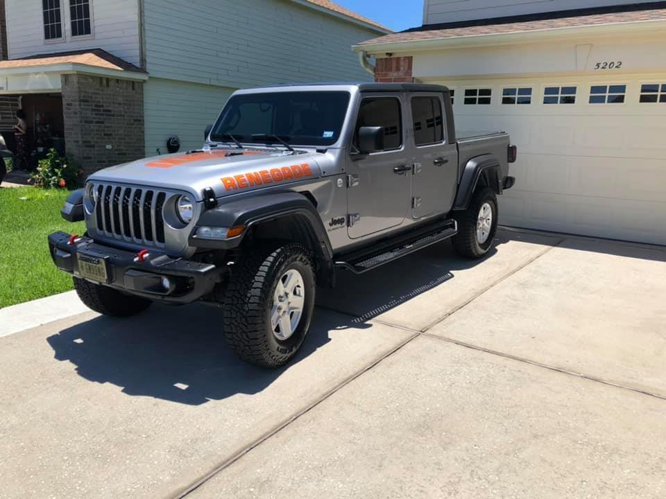 Jeep Gladiator Tire Fitments on Sport S A8DC88DC-758B-479B-8149-476299E89359