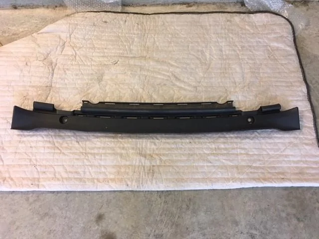 Jeep Gladiator Sport S bumper parts Closeout panel with seal
