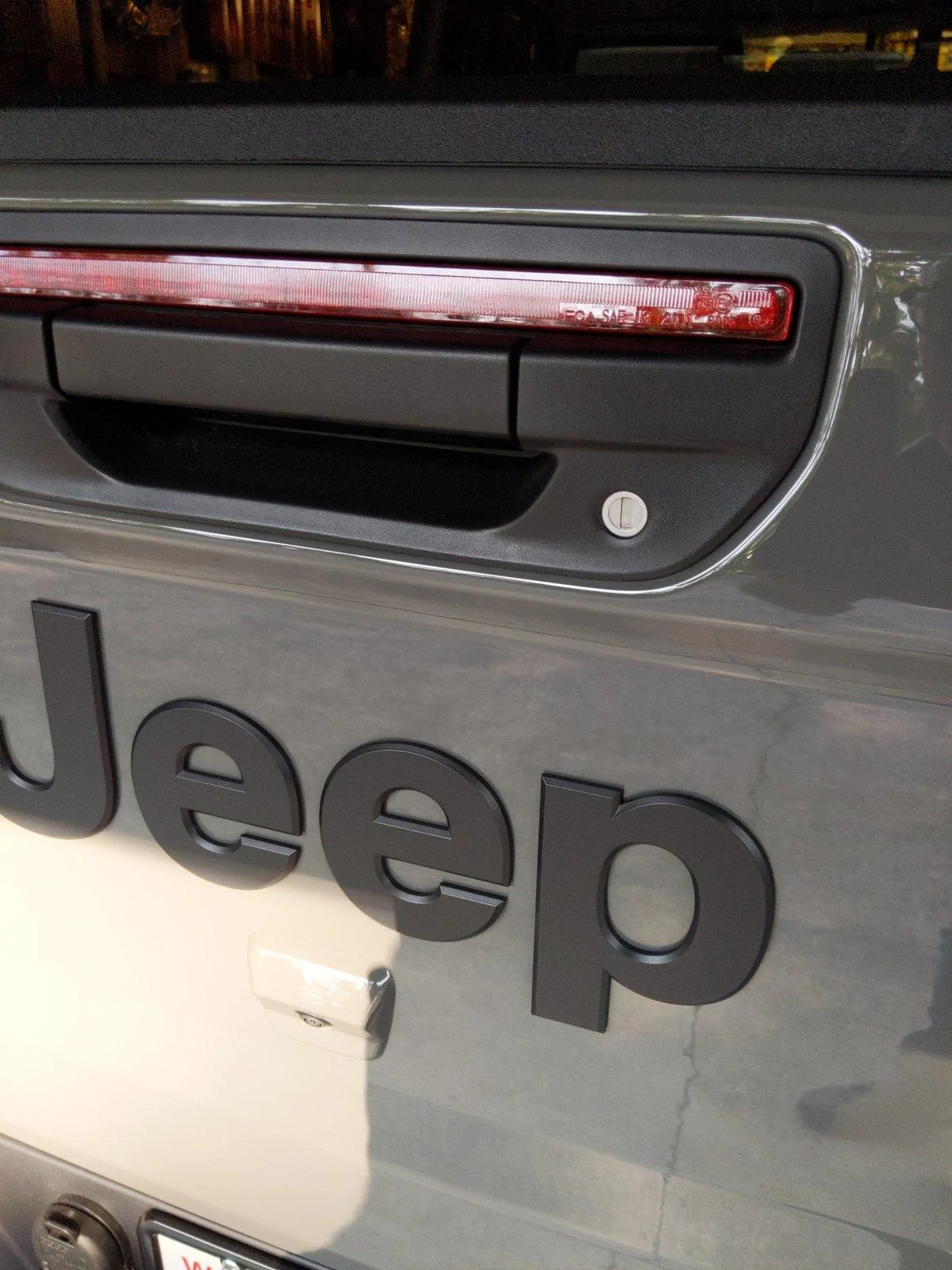 Jeep Gladiator Is it easy to steal a Jeep? 15965867459138948073086374994535