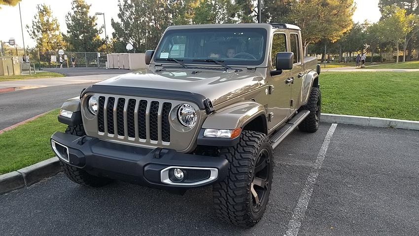 Jeep Gladiator Anyone running a -18 offset wheel? black_front1a