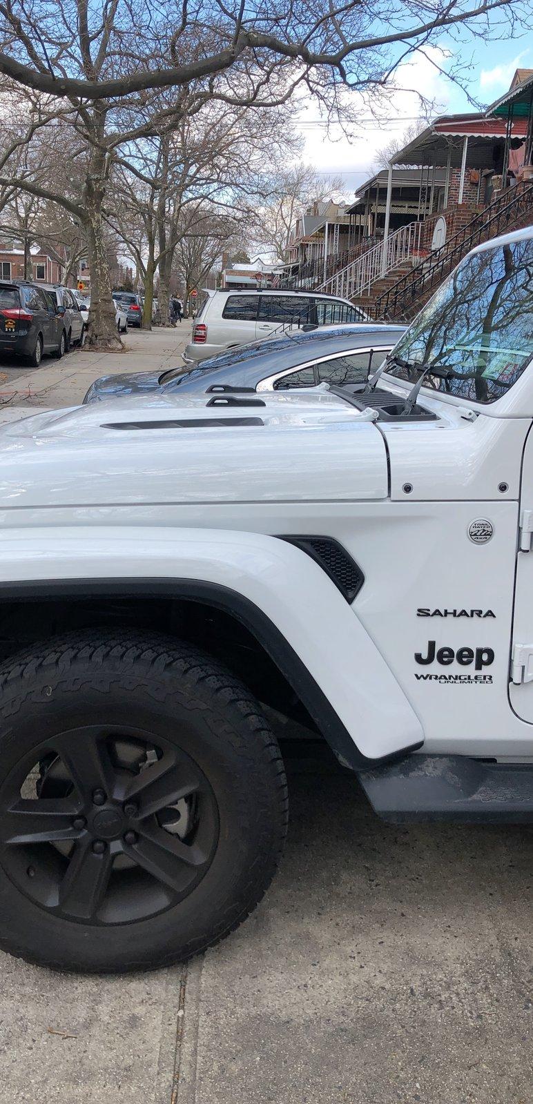 Jeep Gladiator Looking for Bright White Rubicon hood JL/JT 67FEC6A9-48C1-48C9-8458-0F1BA5D7AFC7